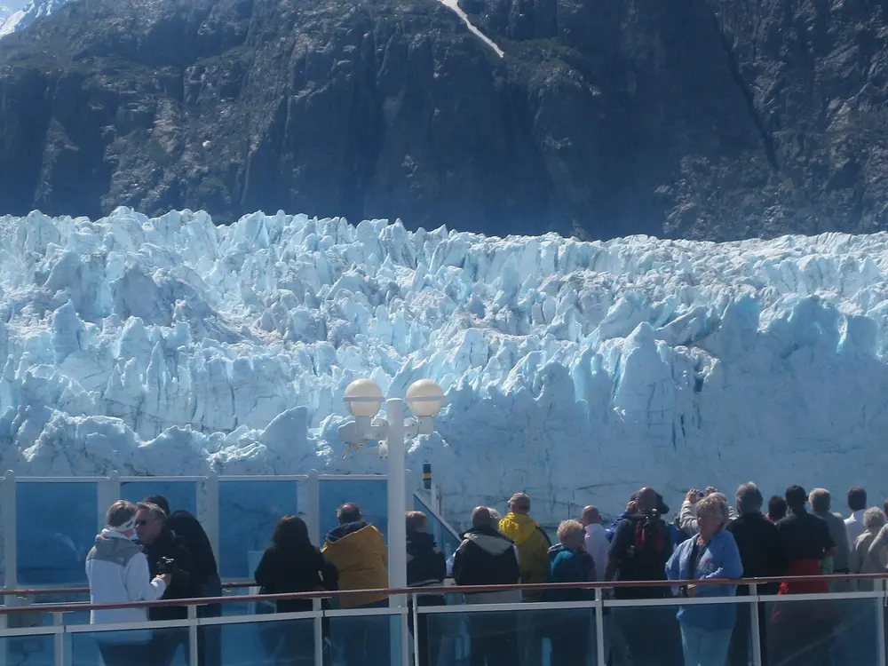 Reference view of a glacier in Glacier Bay