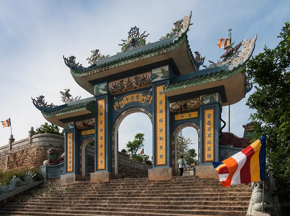 ソンチャ半島のリンウン寺の門
